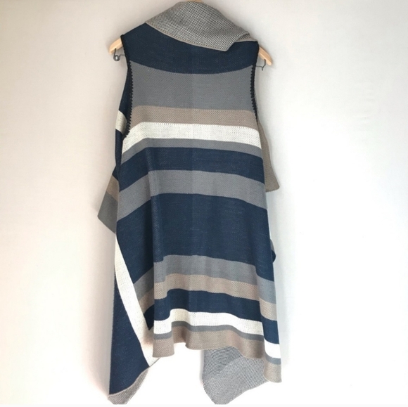 Striped Vest Sweater with Cowl Neck and 2 Buttons, no brand, neutral colors - Picture 4 of 4